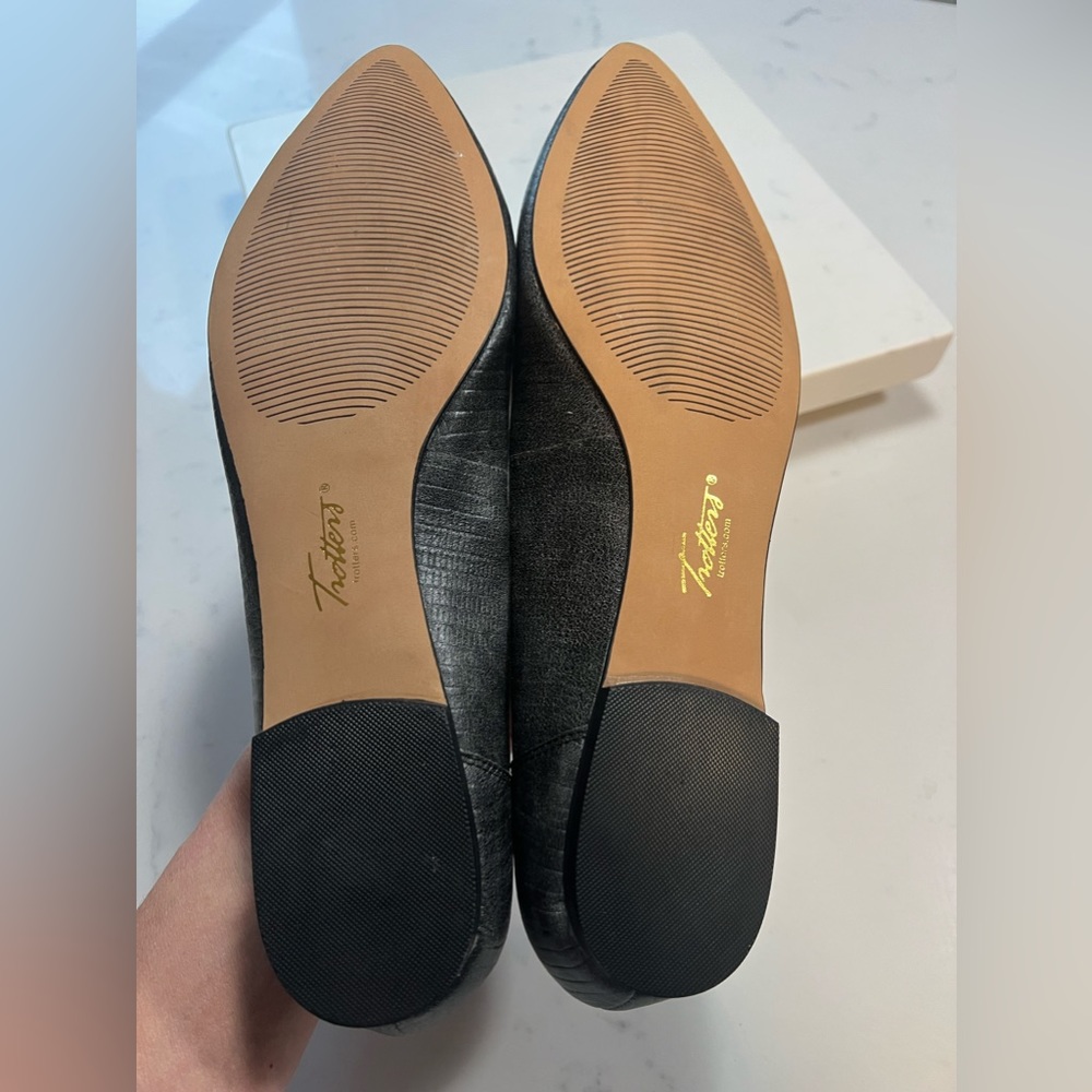 NWOB Trotters Ember Pointy Toe Chic Slip On Loafer Sz 11N Charcoal Gray summer - Picture 10 of 13